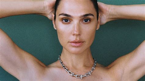 gal gadot nipple